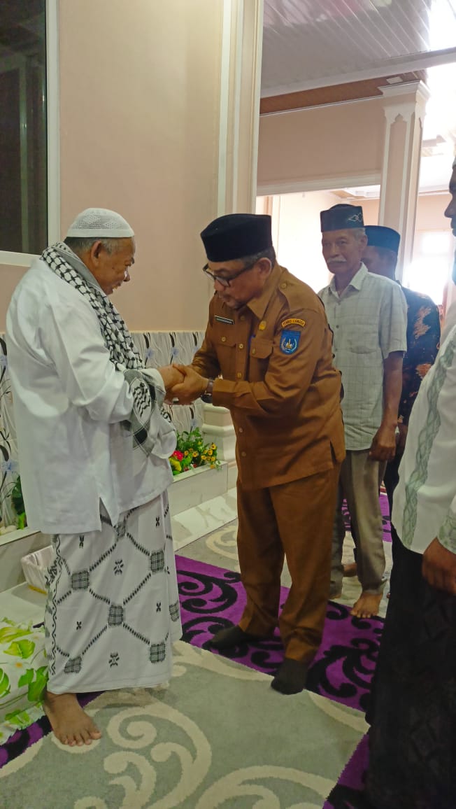 Pj Wali Kota Langsa Dan OPD Takziah Ummi Hj Luqusmawati