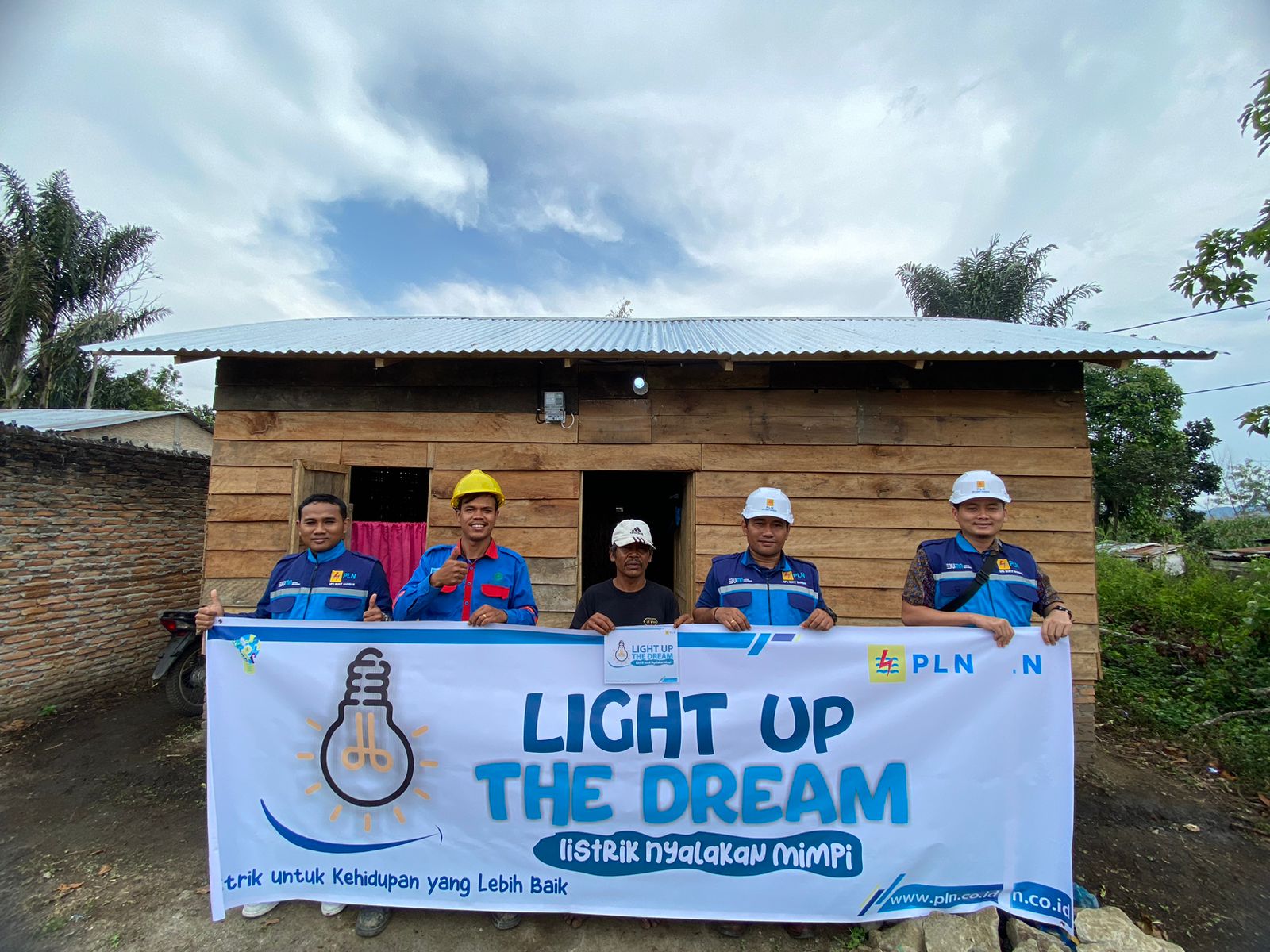 265 Masyarakat Sumut, Kini Bisa Nikmati Listrik Melalui Program Light Up The Dream