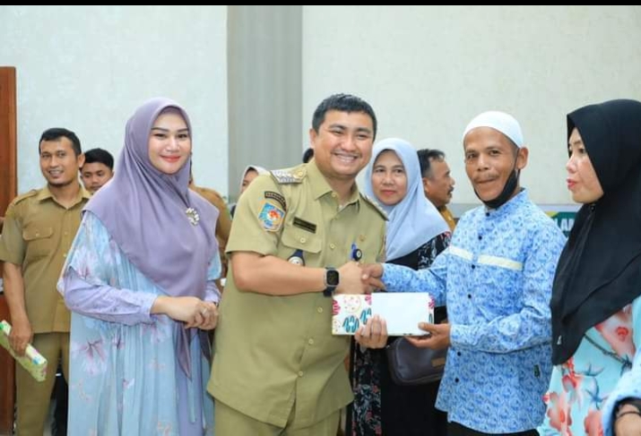 Bupati Beri Tali Asih Kepada 519 Guru Mengaji Dan Bilal Mayit