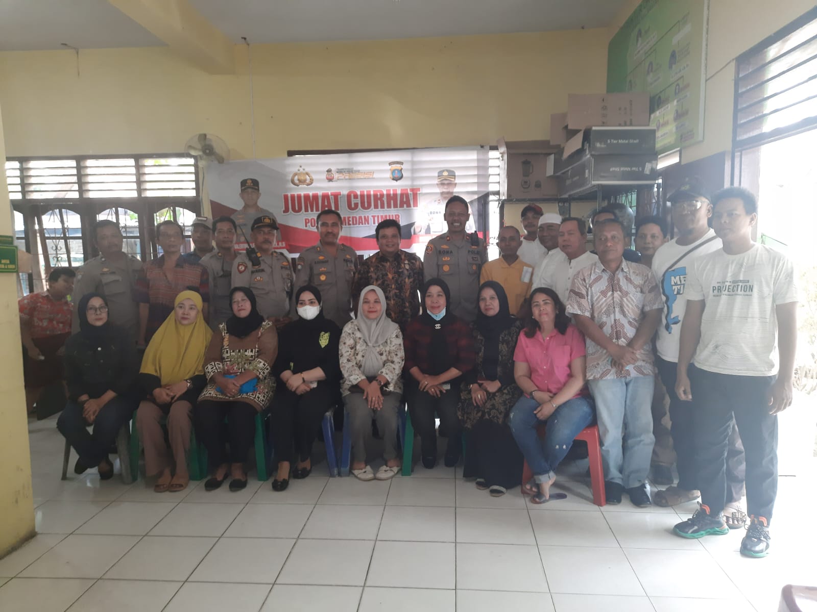 Kapolsek Medan Timur Dengar Curhatan Masyarakat Di Kantor Lurah Gaharu