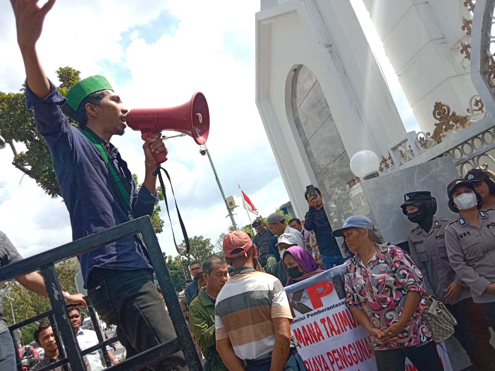 Tak Percaya Kampanye Negatif BPA, Dua Profesor Akui Aman Konsumsi AMDK Berbahan Polikarbonat