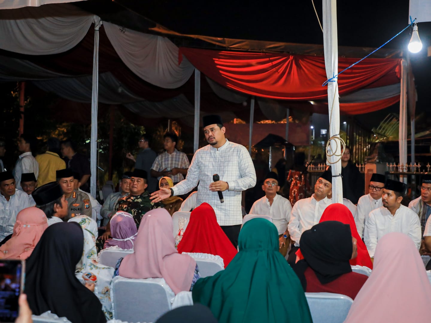 Warga Medan Tuntungan Manfaatkan Safari Ramadan Untuk Sampaikan Aspirasinya ke Bobby Nasution