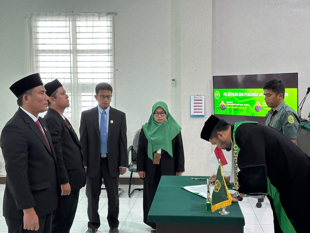 Ketua Mahkamah Syar’iyah Jantho Angkat Sumpah Dan Lantik Panitera