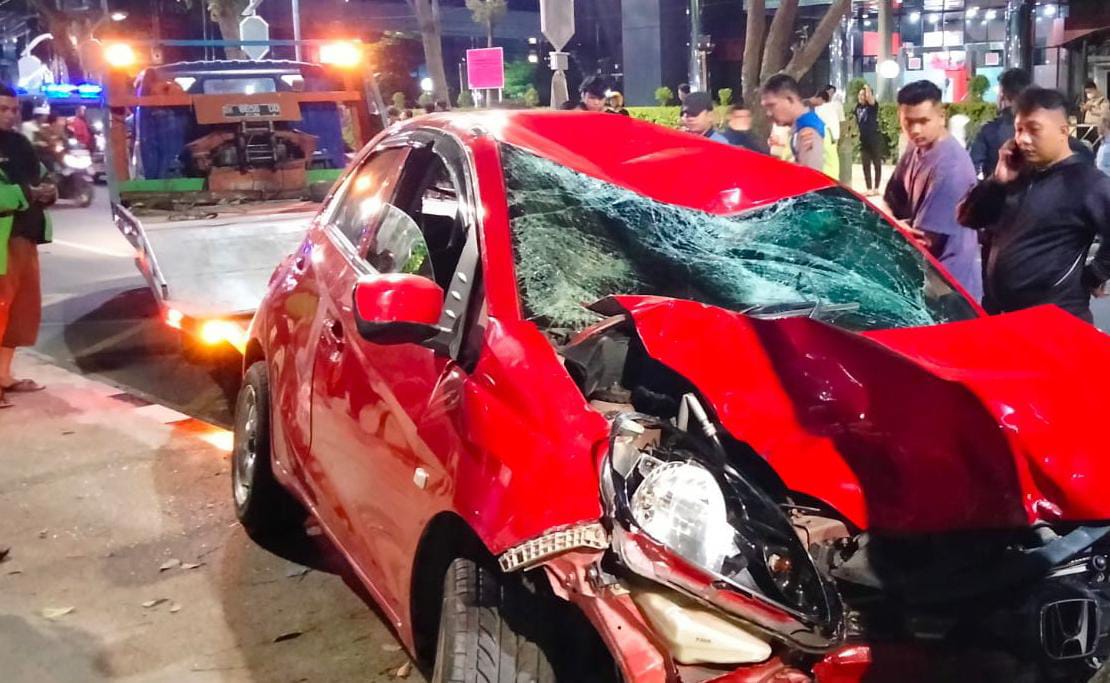 Dua Pengendara Sepedamotor Tewas Ditabrak Mobil Brio