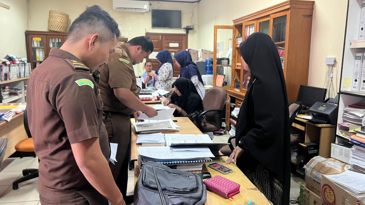 Usut Dugaan Korupsi RS Arun, Jaksa Geledah Kantor Wali Kota Dan PT PL