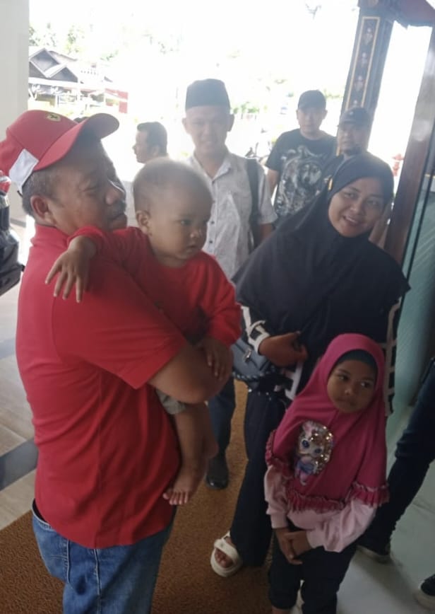 Balita Batangkuis Korban Penculikan Dilepas Bupati Agam Ke DS
