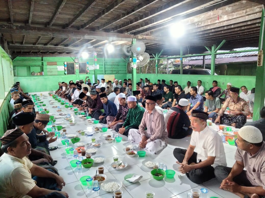 Anggota Udep Saree Simeulue Bukber Dengan Kua Belangong