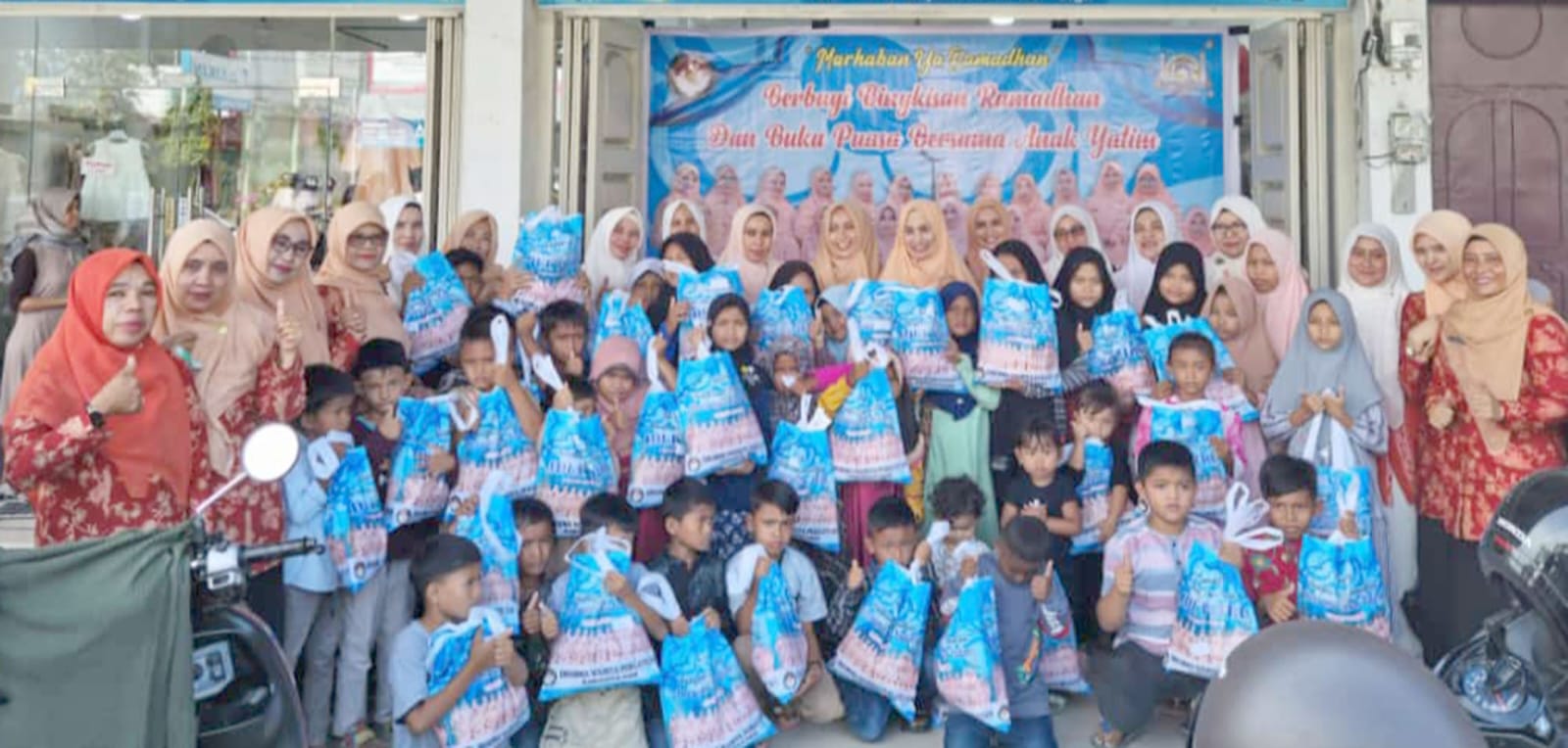 DWP Pidie Ajak Anak Yatim Belanja Baju Lebaran