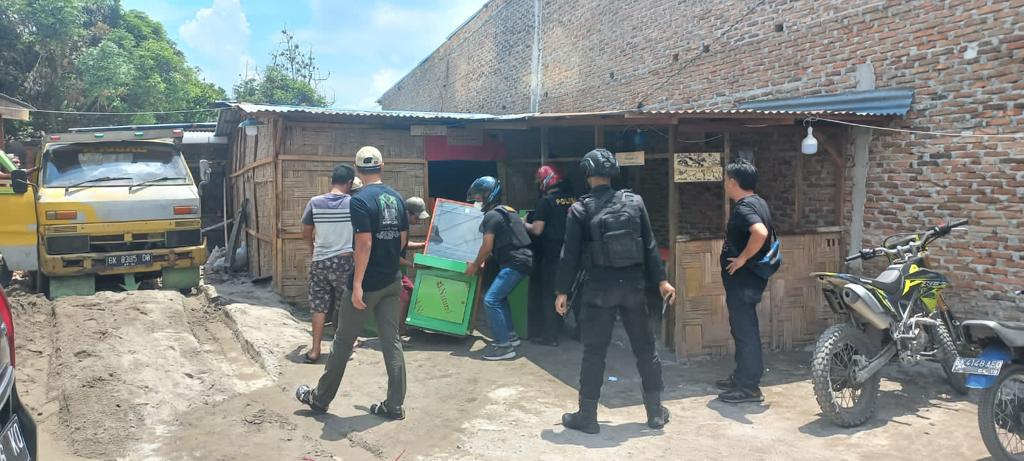 Markas Judi Dan Narkoba Jermal XV Digerebek, Belasan Orang Diciduk