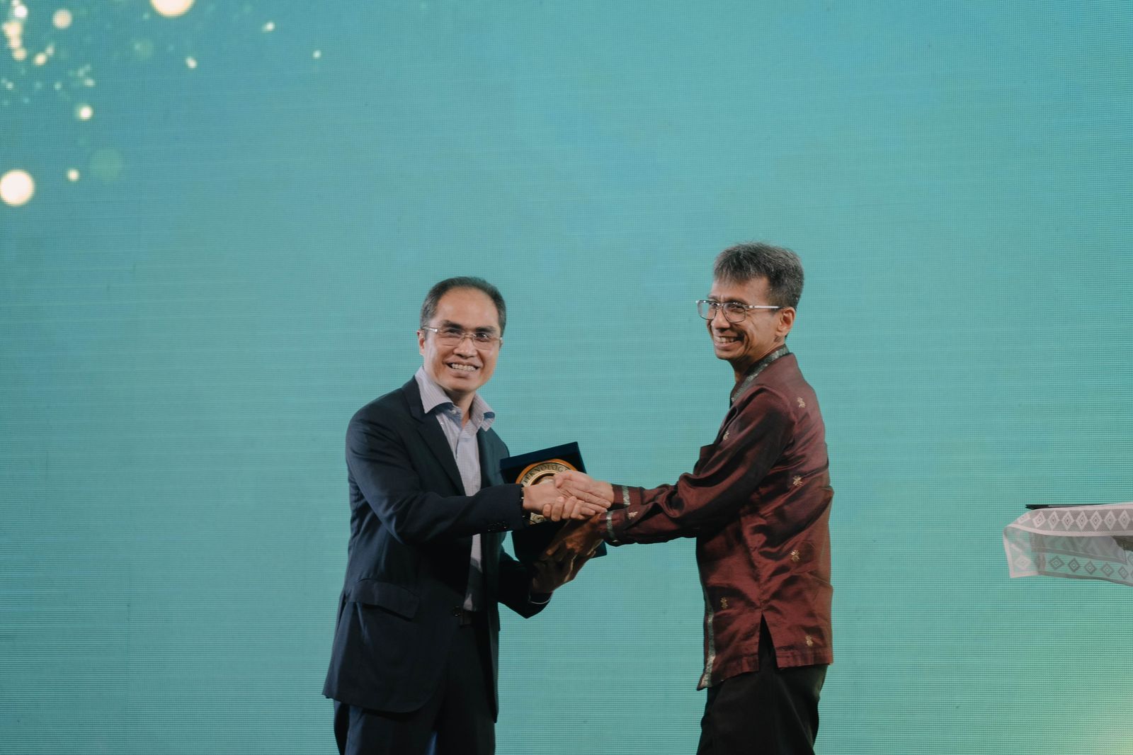 Cerita Dirut Bio Farma, Honesti Basyir, Selamatkan Indonesia Melalui Vaksin Kepada Para Wisudawan SBM ITB