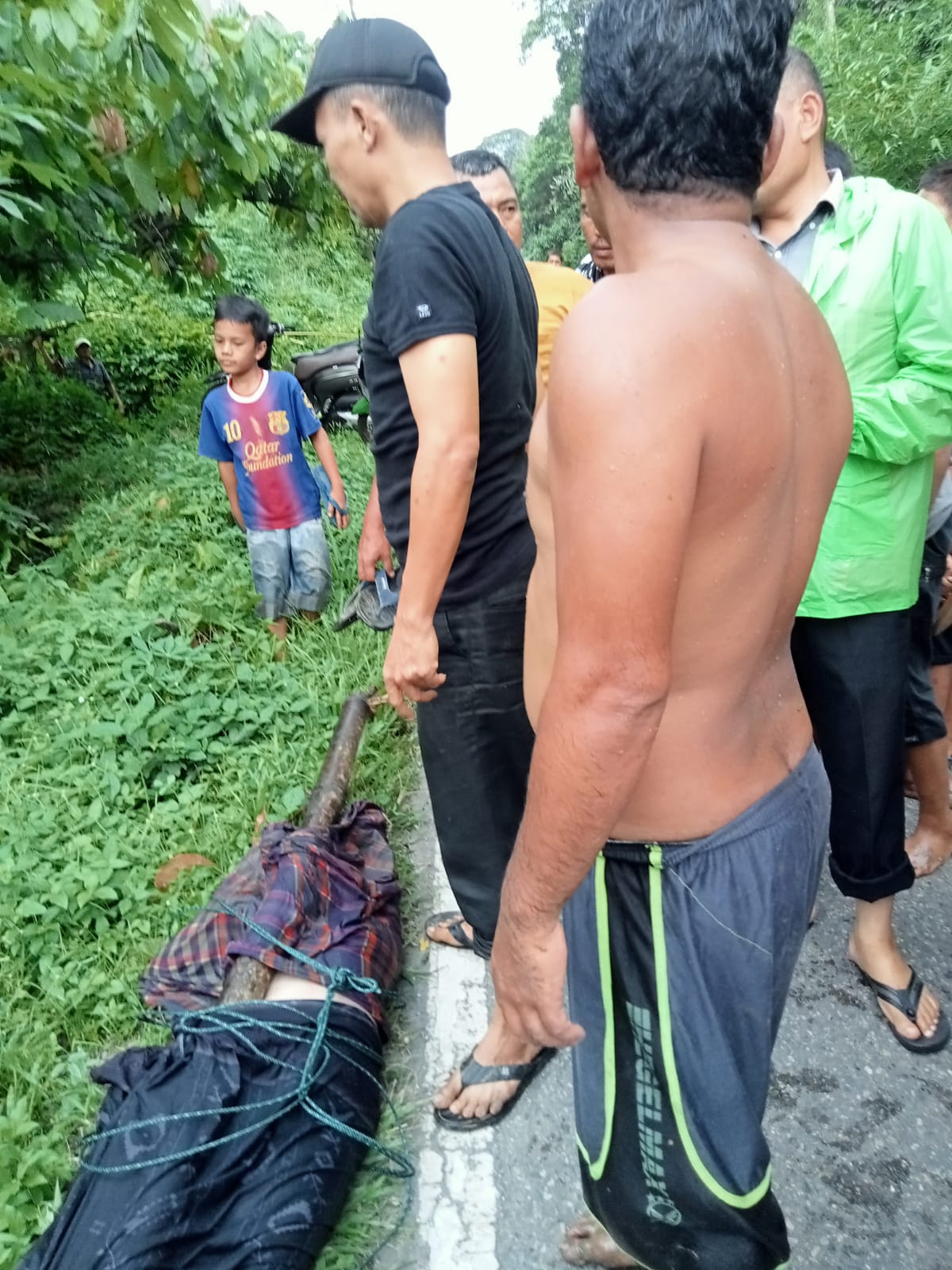 Mayat Wanita Mengambang Di Sungai Batang Gadis