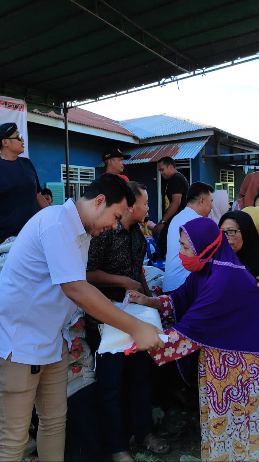 Tim Reska Bagikan 500 Paket Ramadan Untuk Lansia