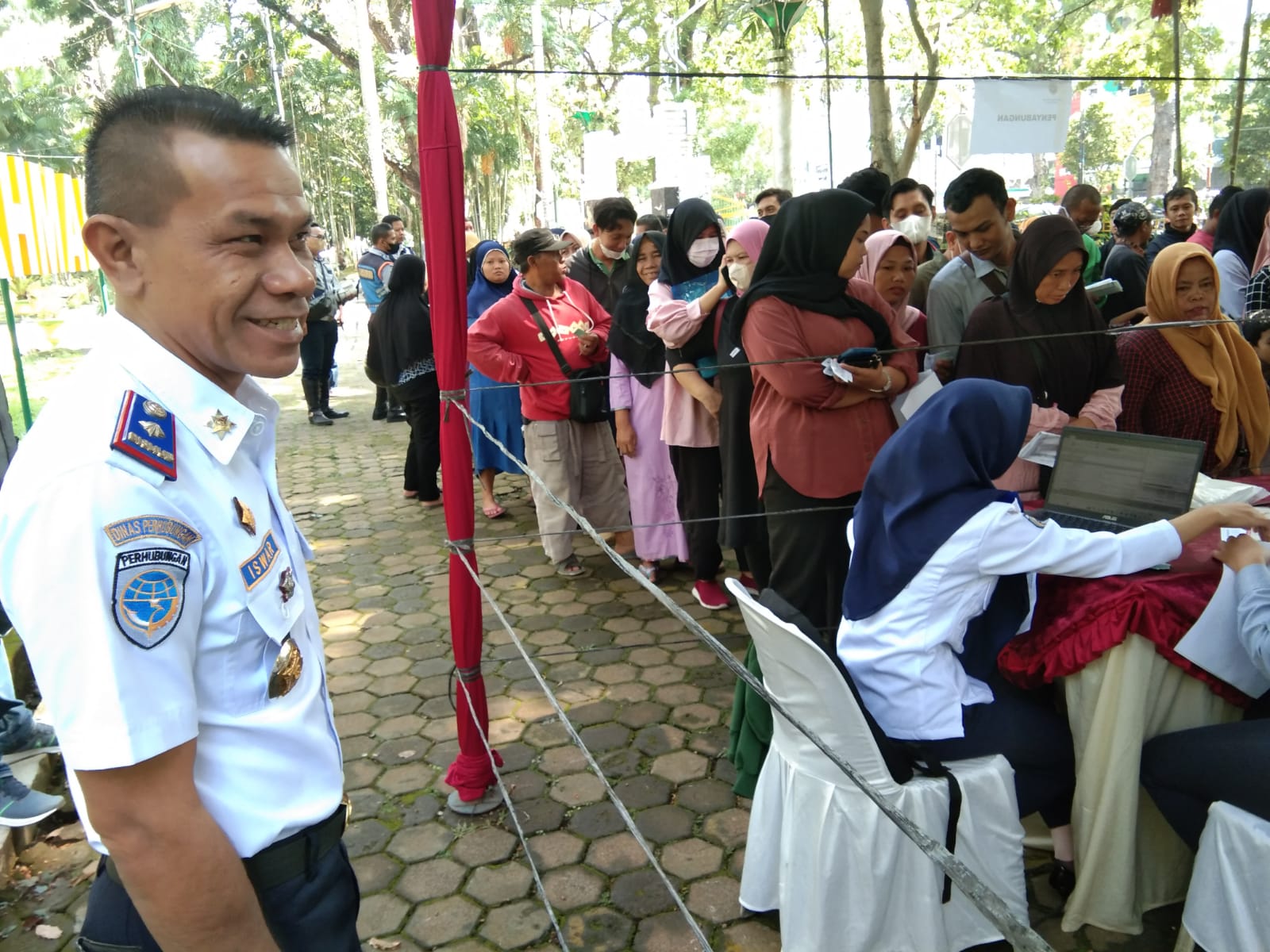 Antusias Masyarakat Mengantre Tiket Mudik Bareng Pemko Medan 2023