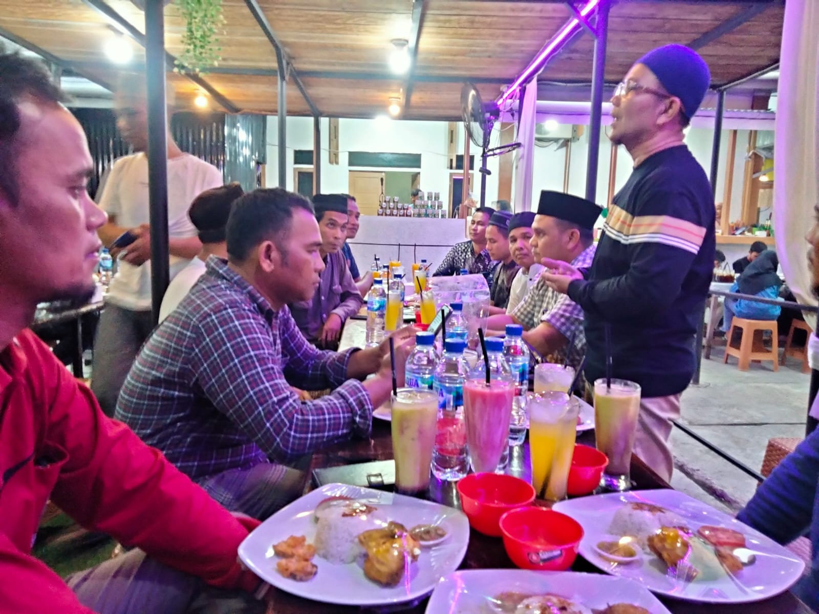 Ketua MPD PKS Simeulue Bukber Bersama Wartawan