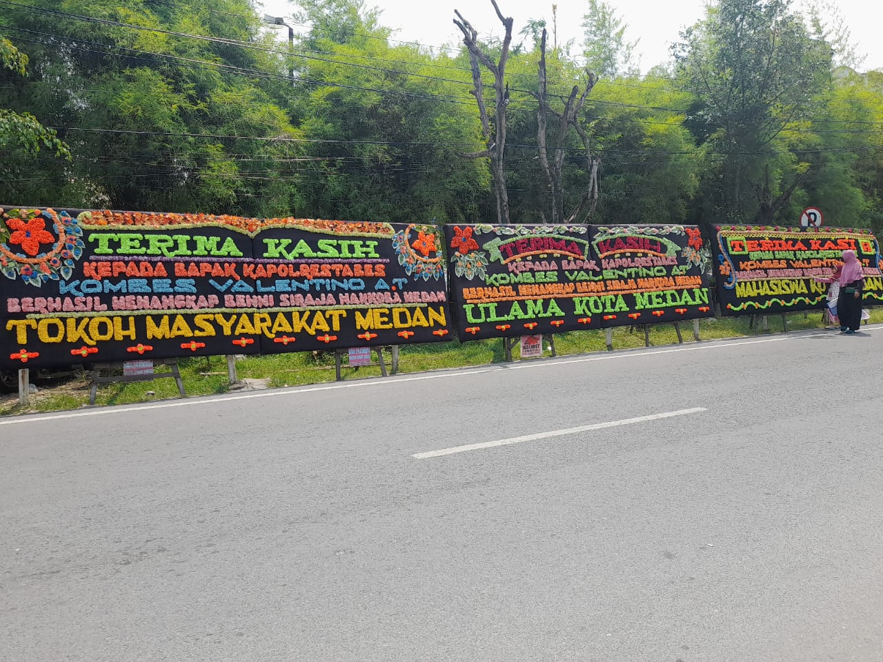 Berhasil Tangkap "Si Raja Narkoba", Polrestabes Medan Dikirimi Papan Bunga