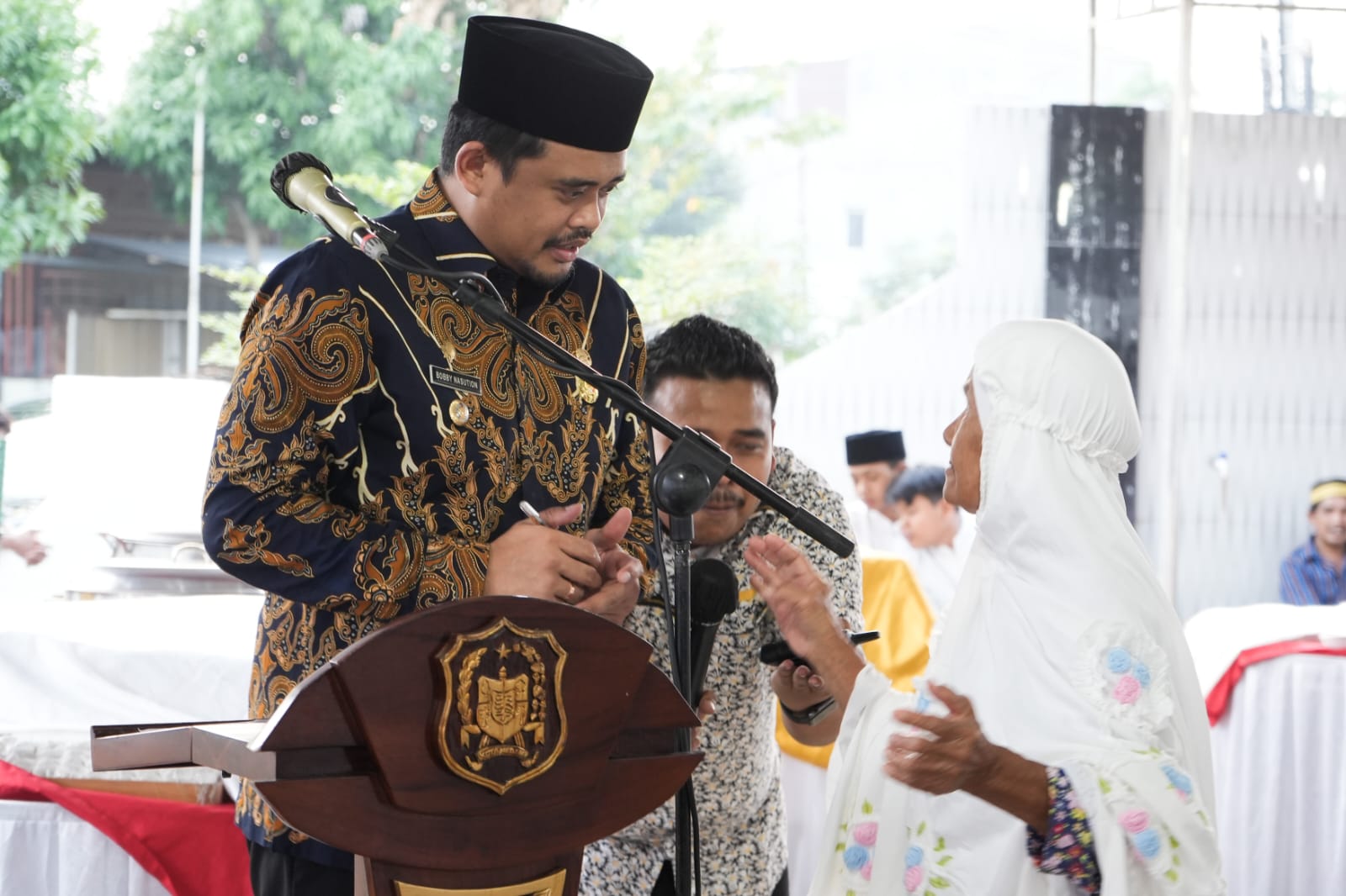 Tak Hanya Salurkan Bantuan, Safari Ramadan Bobby Nasution Pecahkan Masalah Warga