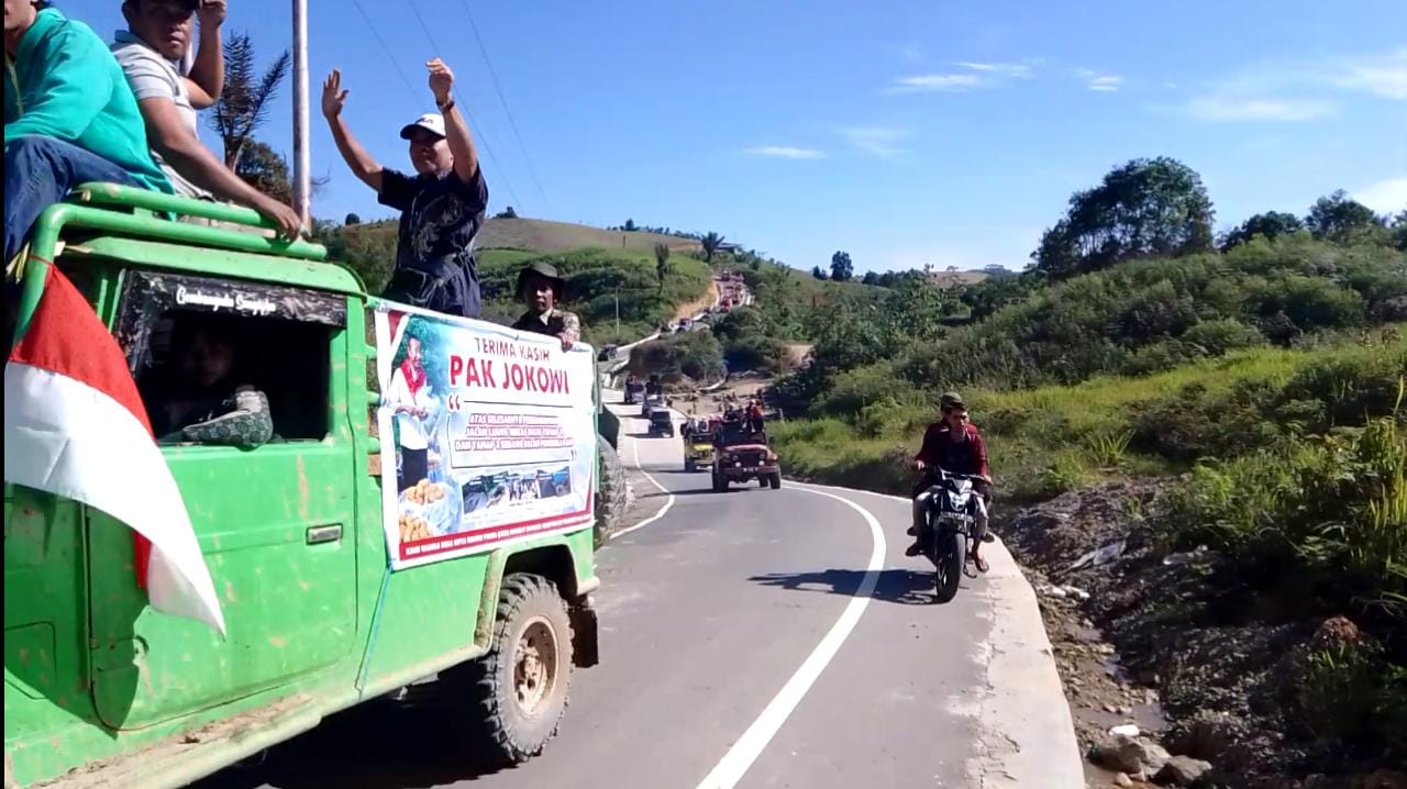 Warga LMD Pawai Dan Bangun Monumen Jokowi