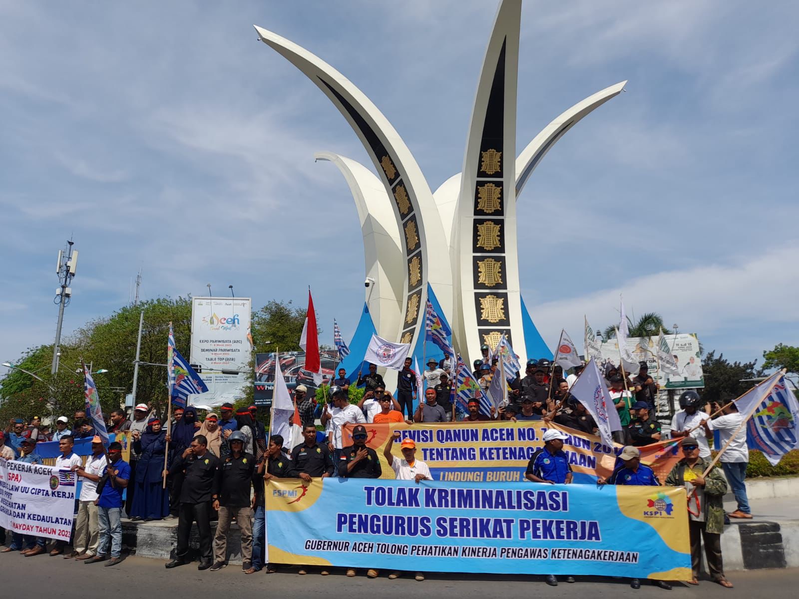 Ratusan Buruh Banda Aceh Turun Ke Jalan Terkait Peringati May Day