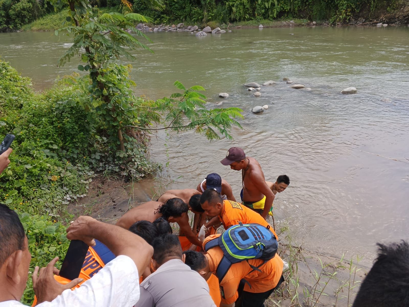 Pria Hanyut Terseret Arus Sungai Meninggal Dunia