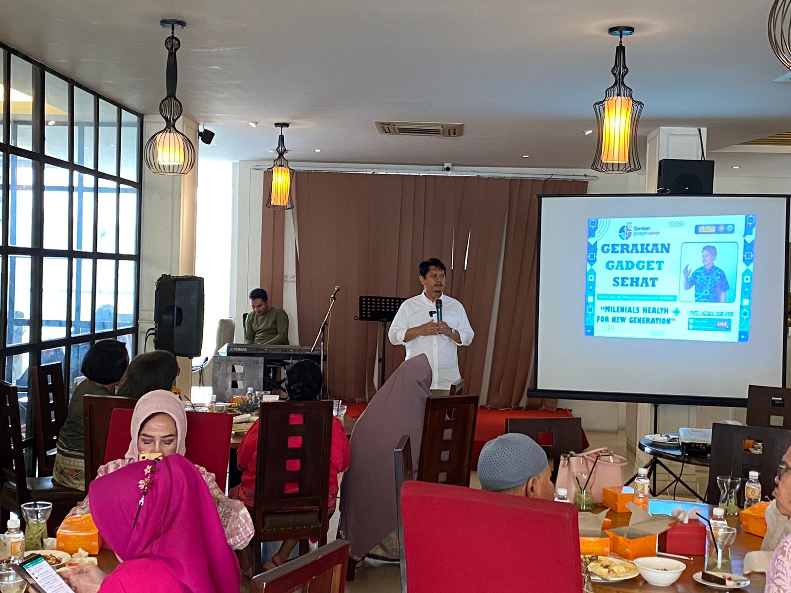 Prof.Ridha Dharmajaya Paparkan Gadget Sehat Kepada Alumni Fak Ekonomi USU