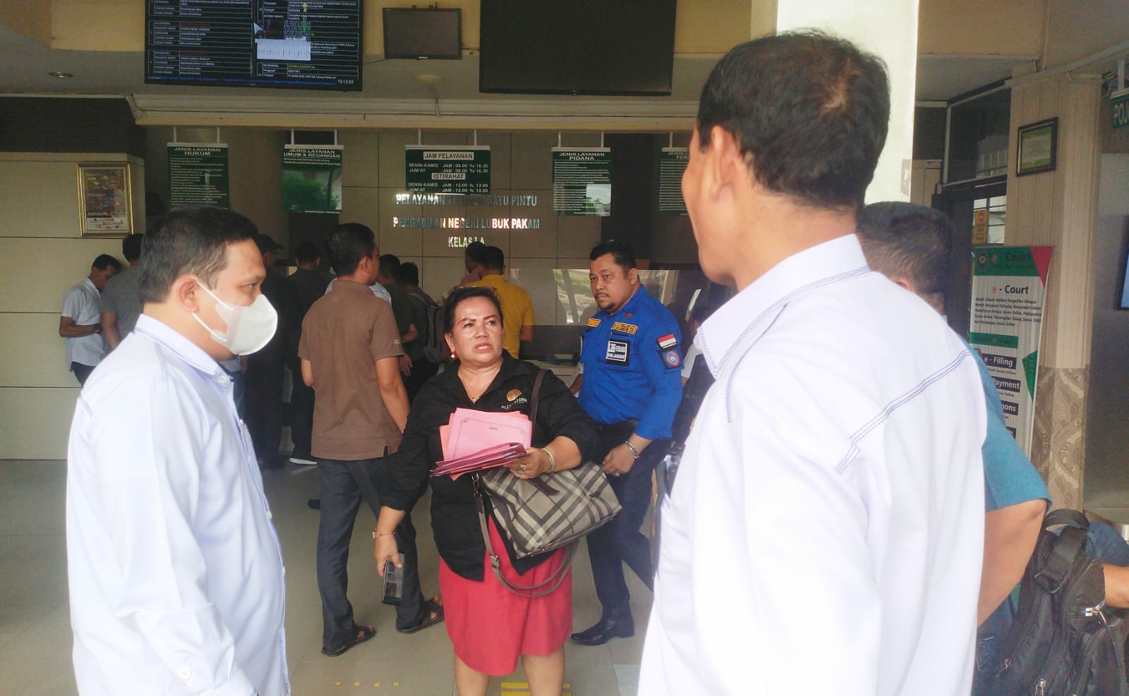 Bacaleg Protes Di PN Lubukpakam Imbas Aplikasi Suket Eror