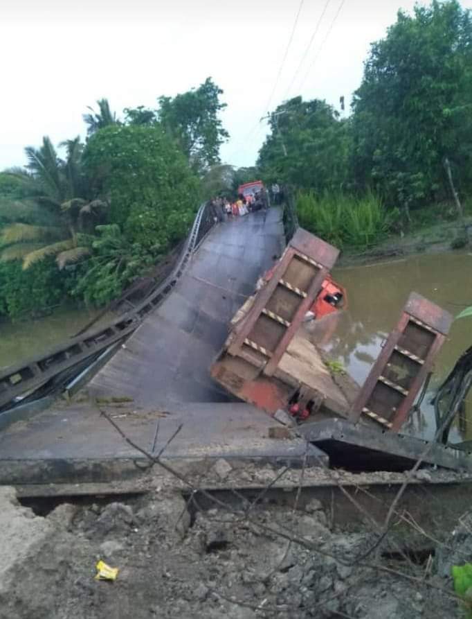 Trado Dan Ekskavator Jatuh Ke Sungai Lalla-Simeulue