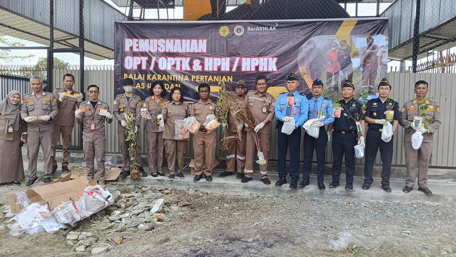 BKP Kelas II Medan Musnahkan Daging Sapi Campur Babi Asal Malaysia