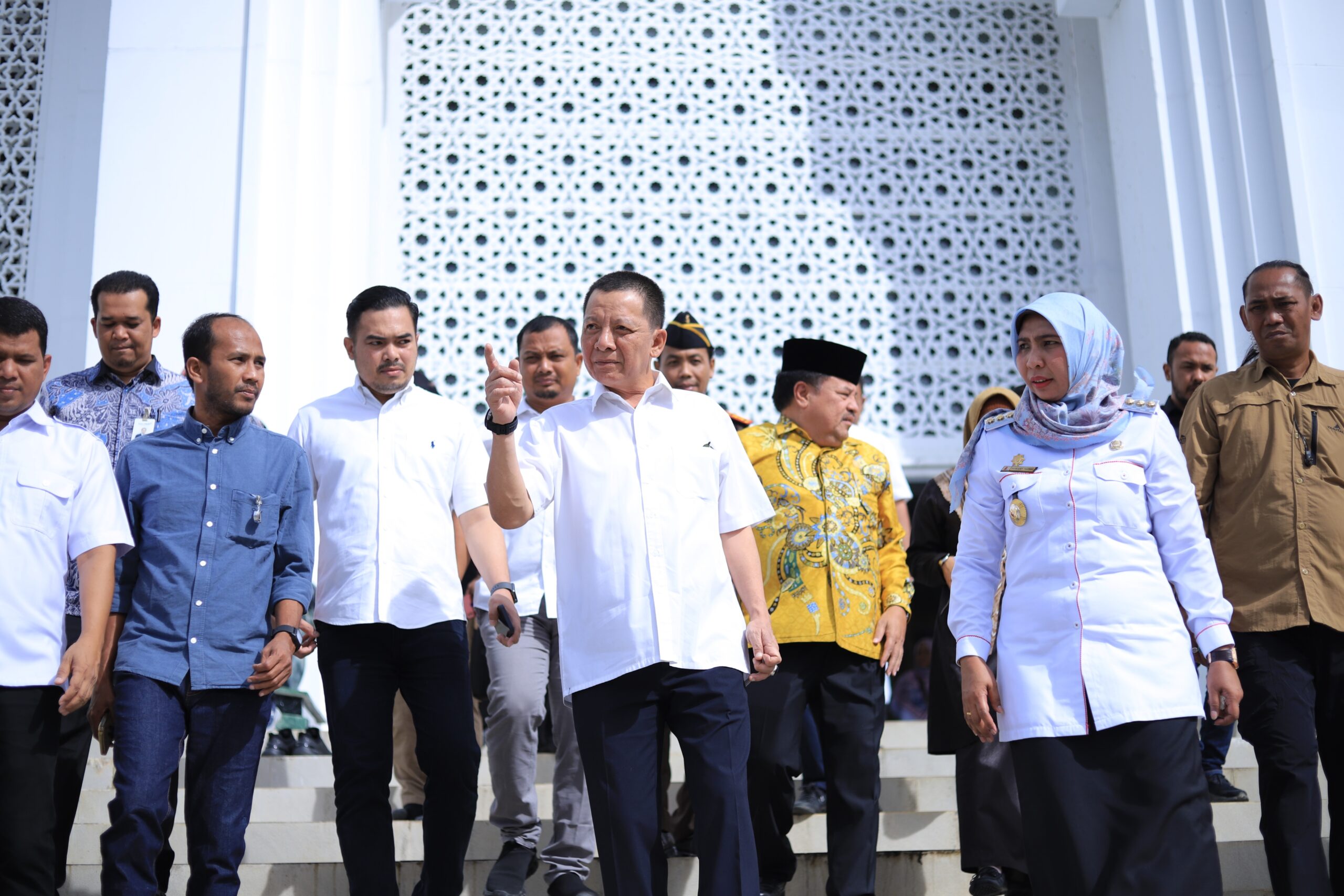 Pj Gubernur Bantu Masjid Giok Rp10 Miliar