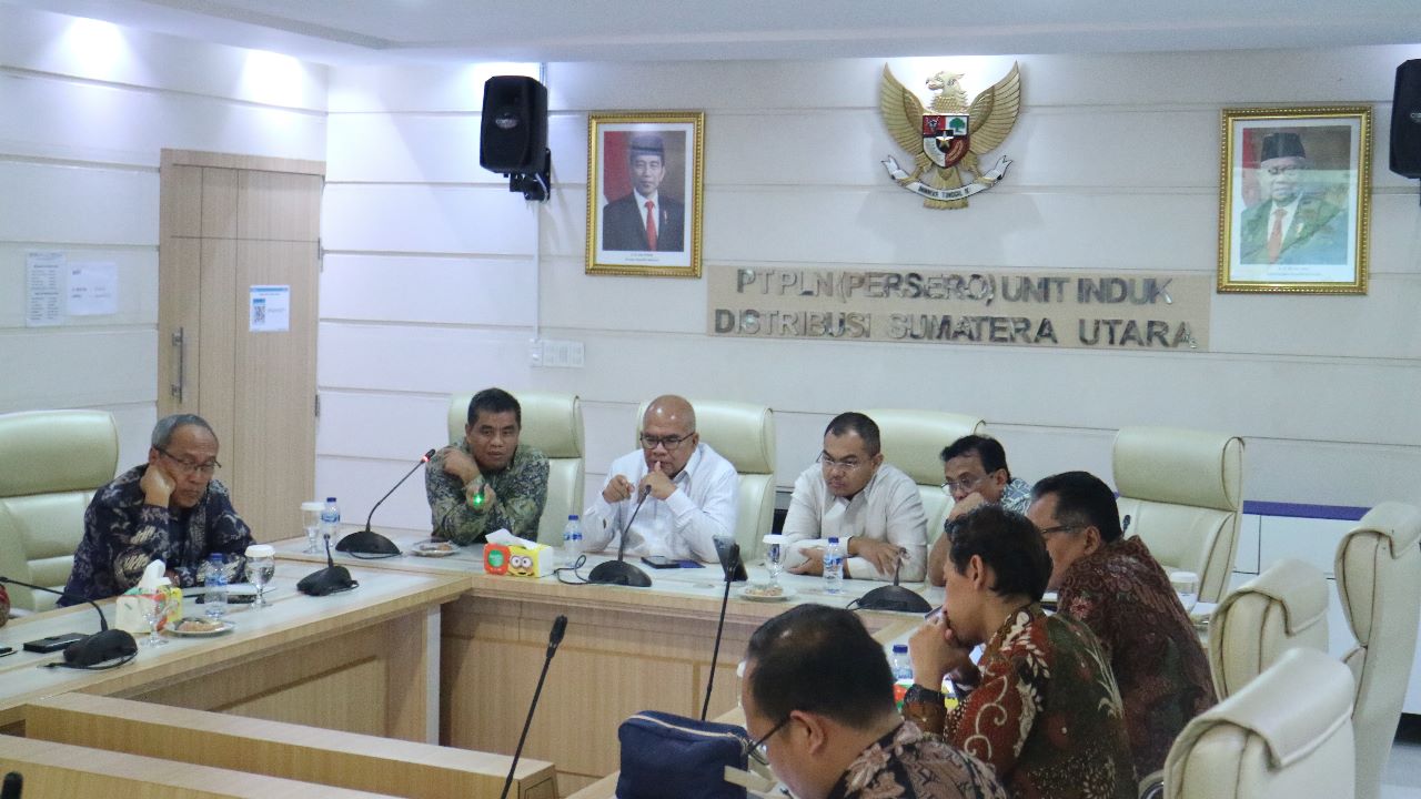 Kunjungan Komisaris Utama PLN, GM UIP Sumbagut Paparkan Tantangan Sistem Kelistrikan PLN Di Sumut-Aceh