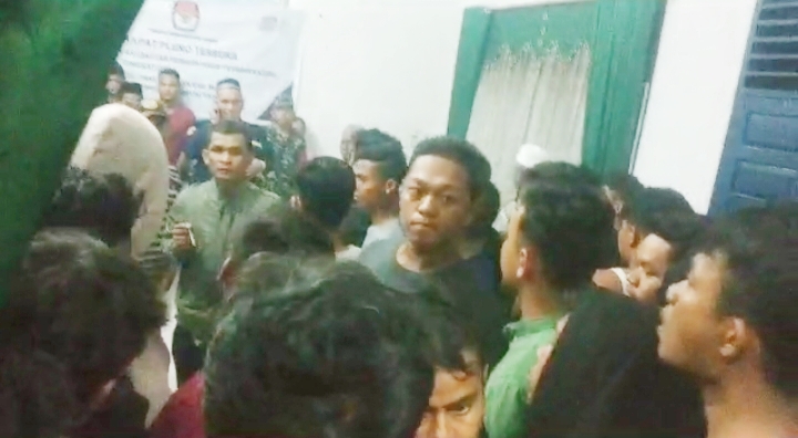 7 Orang Diamankan, 'Pondok Maksiat' Dibakar