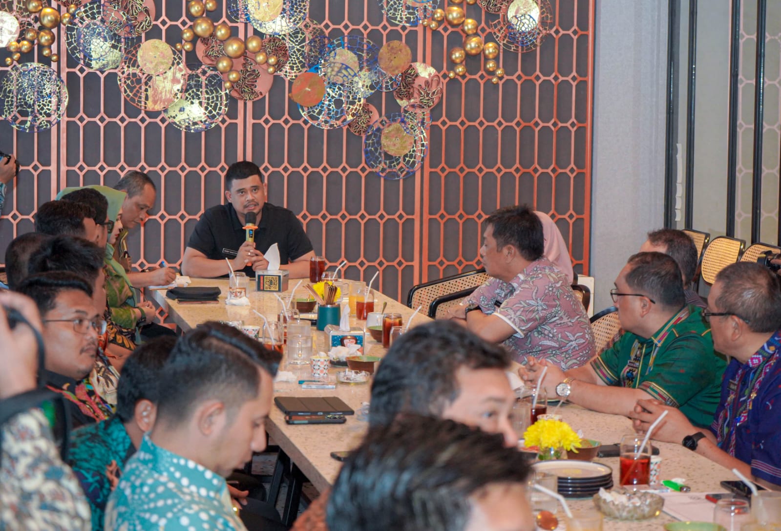 Rapat Dengan Seluruh Camat, Bobby Nasution Beri Waktu Sebulan Selesaikan Permasalahan di Seluruh Kewilayahan