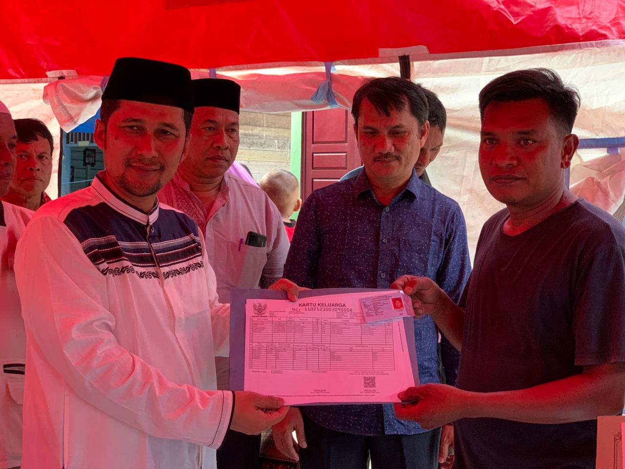 Pj Bupati Agara Langsung Serahkan Bantuan Korban Kebakaran