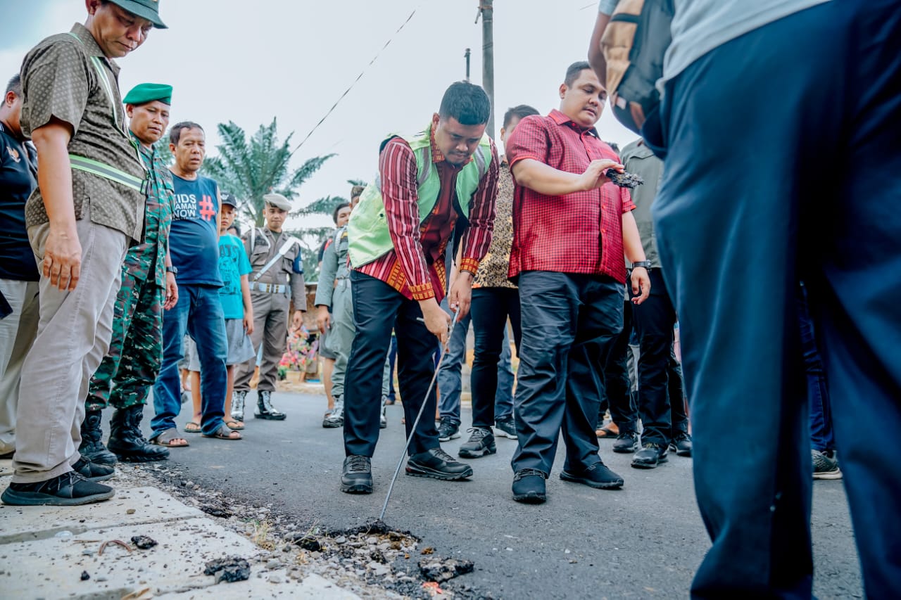 Temukan Pengaspalan Jalan Bunga Rampai III Dilakukan Asal-asalan, Bobby Nasution Minta Dikorek & Diaspal Ulang