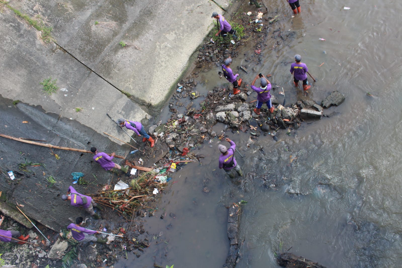 Enam Jam Arungi Lautan, Tim GPM Buka Pasar Terapung Di Pulau Terluar