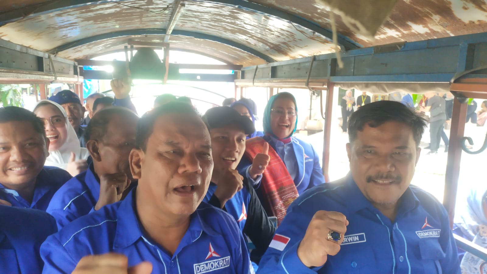 Berkas Diterima KPUD, Bacaleg Demokrat Deliserdang Sapa Rakyat Naik Odong-odong