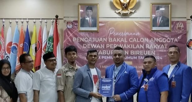 Berkas 40 Bacaleg Partai Demokrat Bireuen Diserahkan