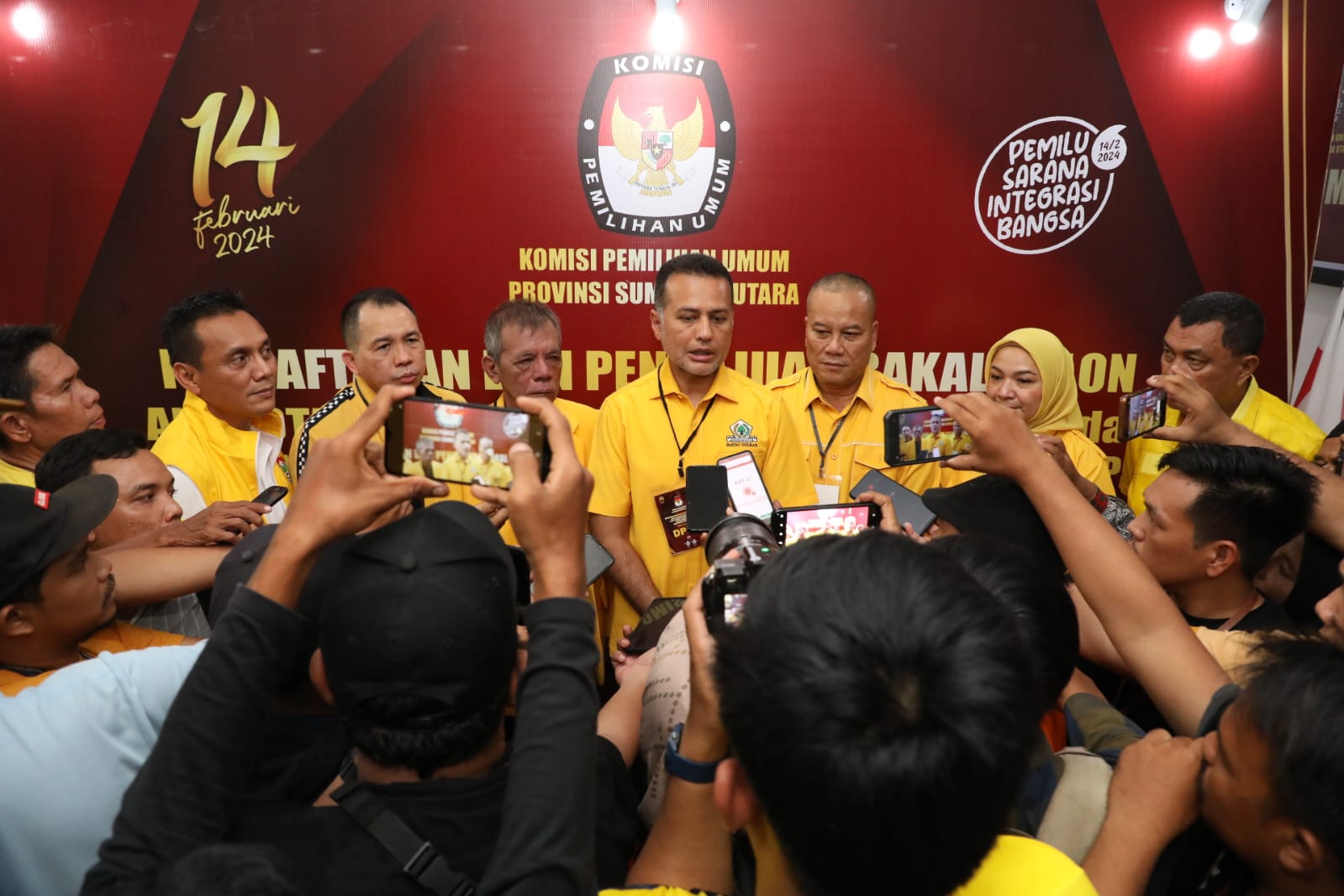 Daftarkan Bacaleg, Golkar Sumut Konvoi Kendaraan Dan Atribut Kuning
