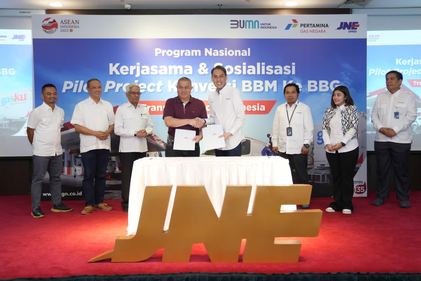 PGN Subholding Gas Pertamina Gandeng JNE Implementasikan Konversi BBG Untuk Efisiensi Kendaraan Logistik