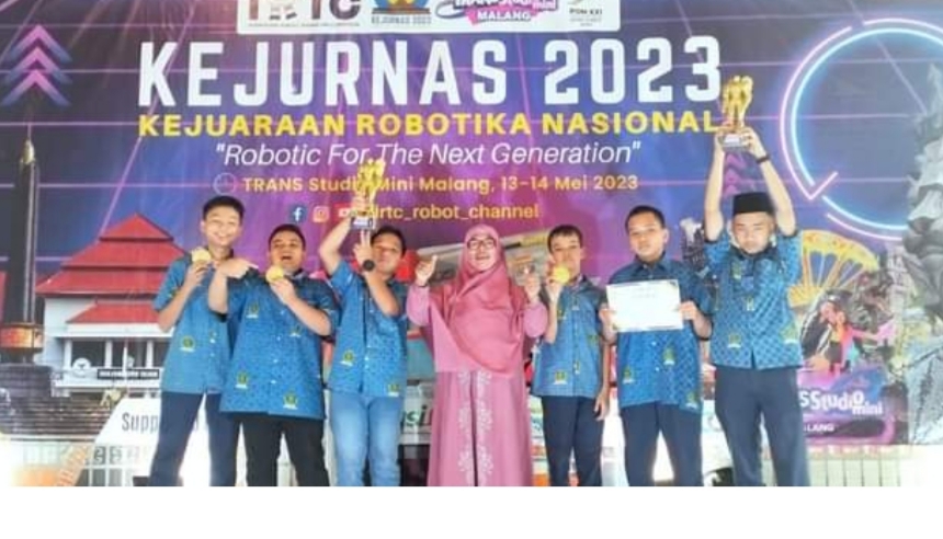 Kakanwil Kemenagsu Apresiasi Siswa MTsN 1 P Sidempuan Juarai Robotika Nasional 2023