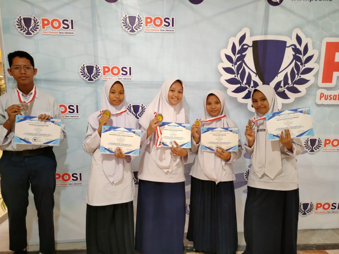 MTs Hifzil Quran Yayasan Islamic Centre Juara POSI Bidang Sains Tingkat Sumut