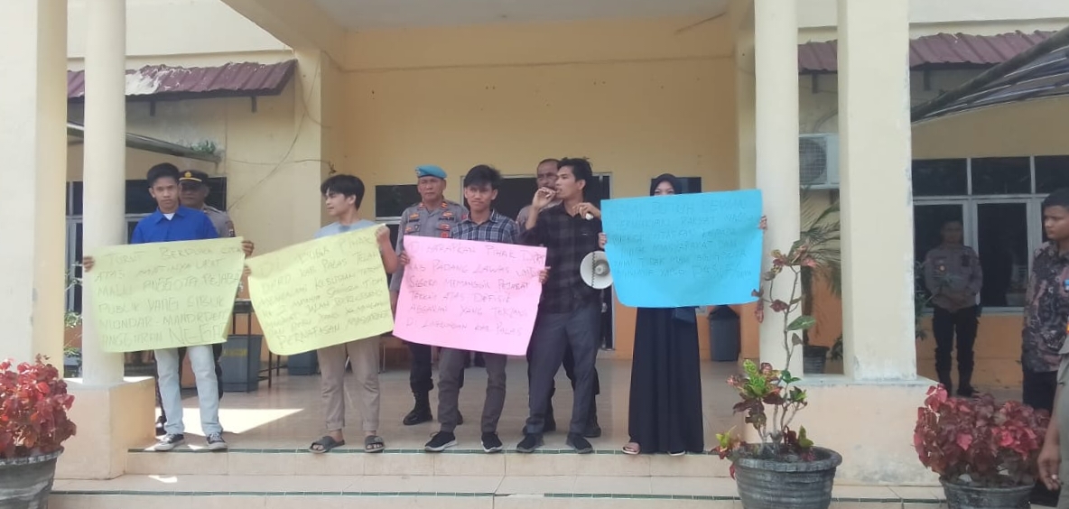 Mahasiswa Demo Minta DPRD Palas Jalankan Tupoksi Demi Rakyat