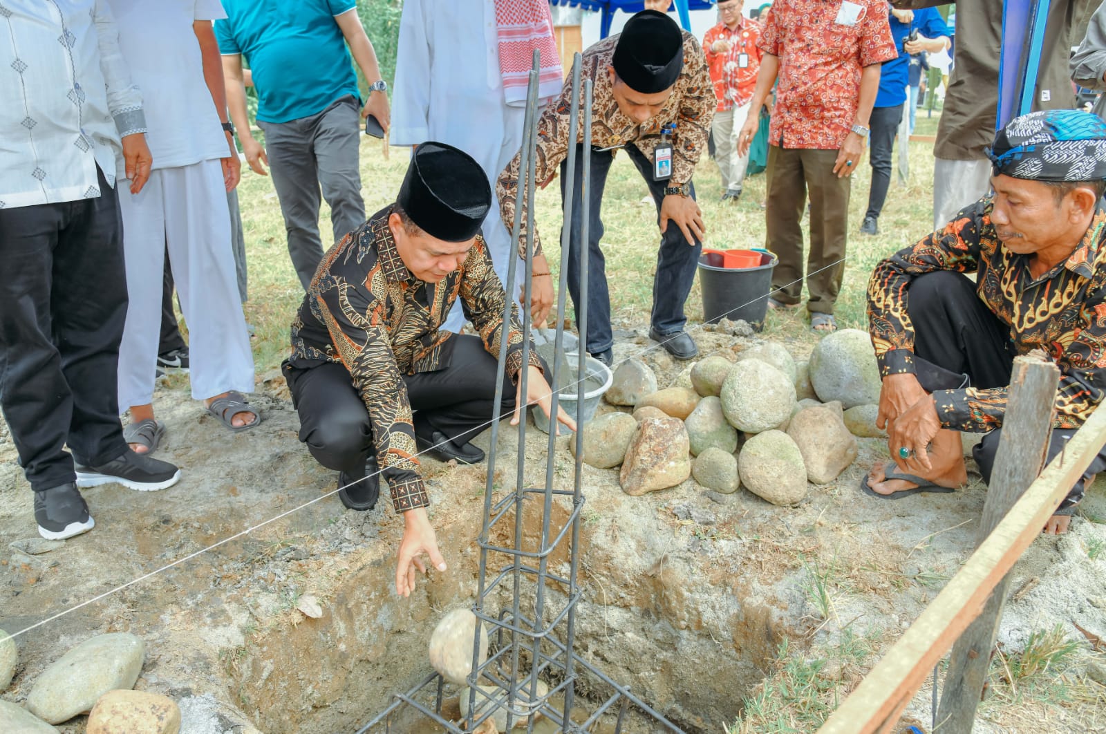 Bupati Zahir Letakan Batu Pertama Musala H.OK.Abdul Jalil