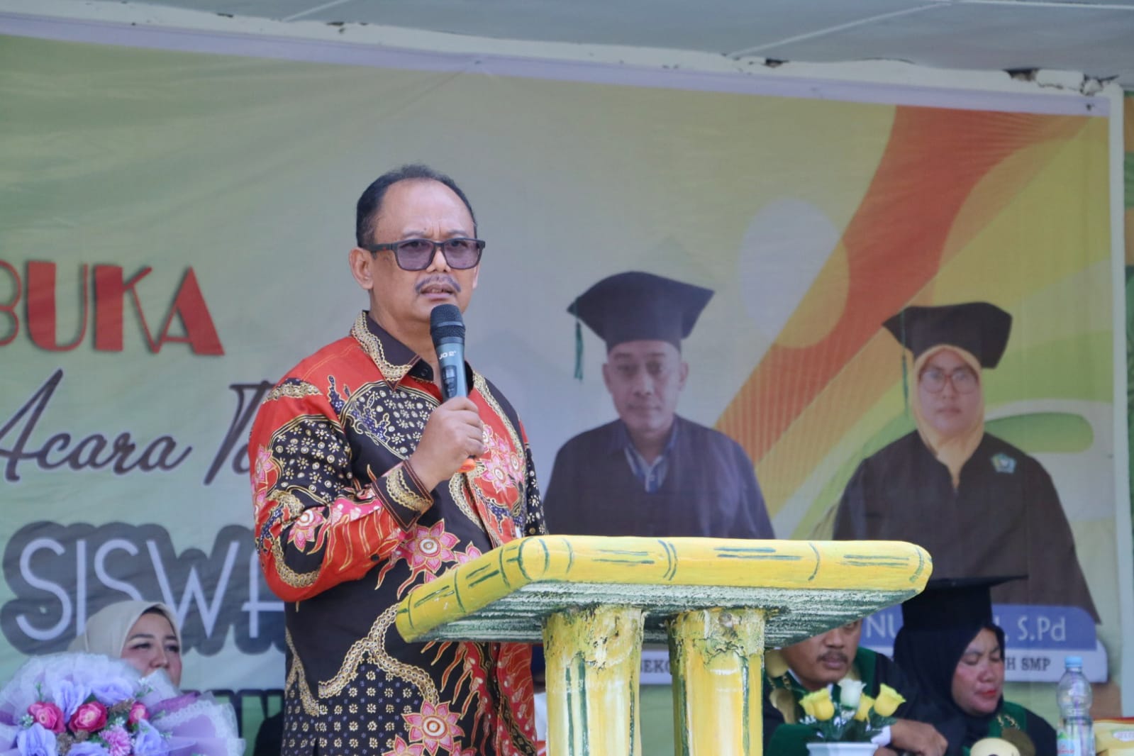 Hadiri Wisuda Siswa SMP/SMK Swasta Tapen Perdagangan, Ini Pesan Wabup