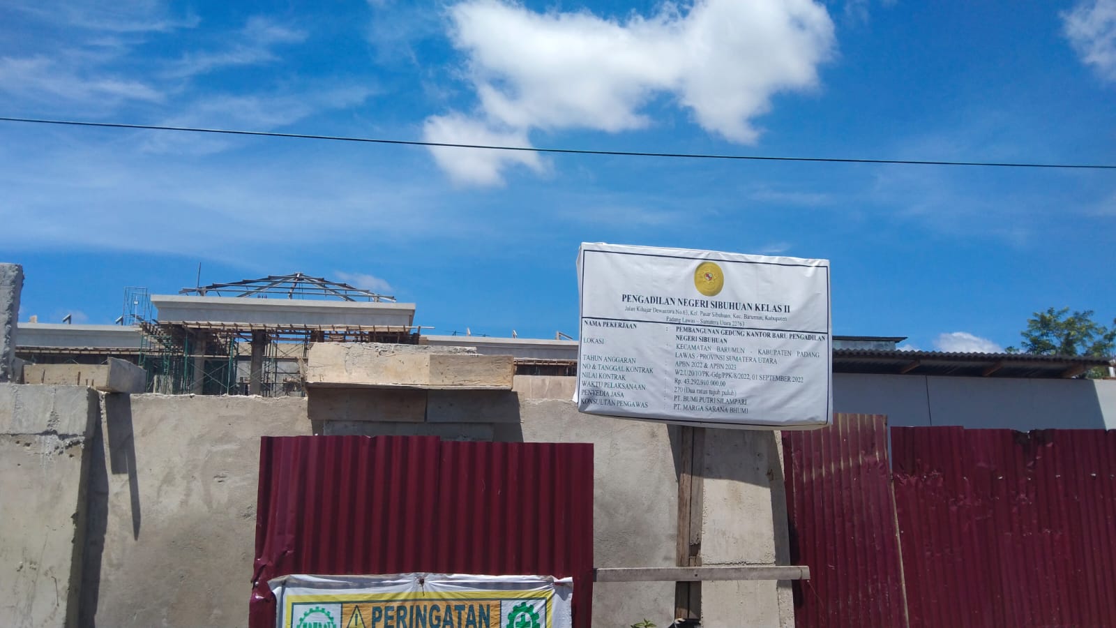 Kontraktor Pembangunan Kantor PN Sibuhuan Santuni Keluarga Korban