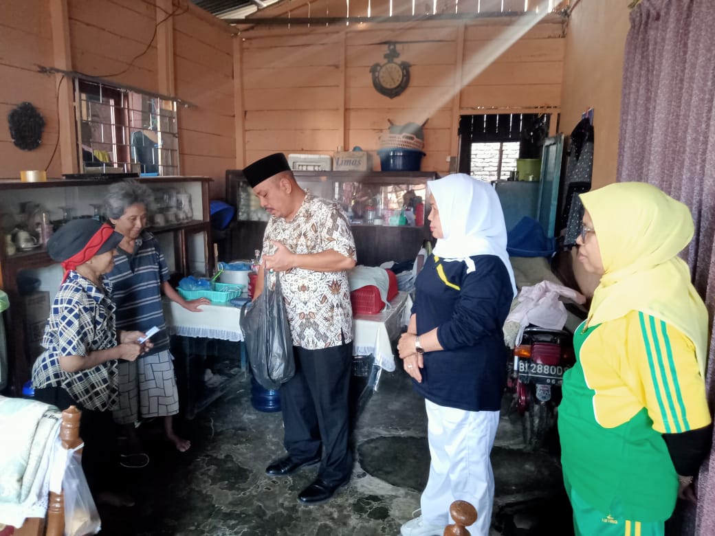 Program Jumat Berkah Medan Perjuangan Bantu Warga Miskin