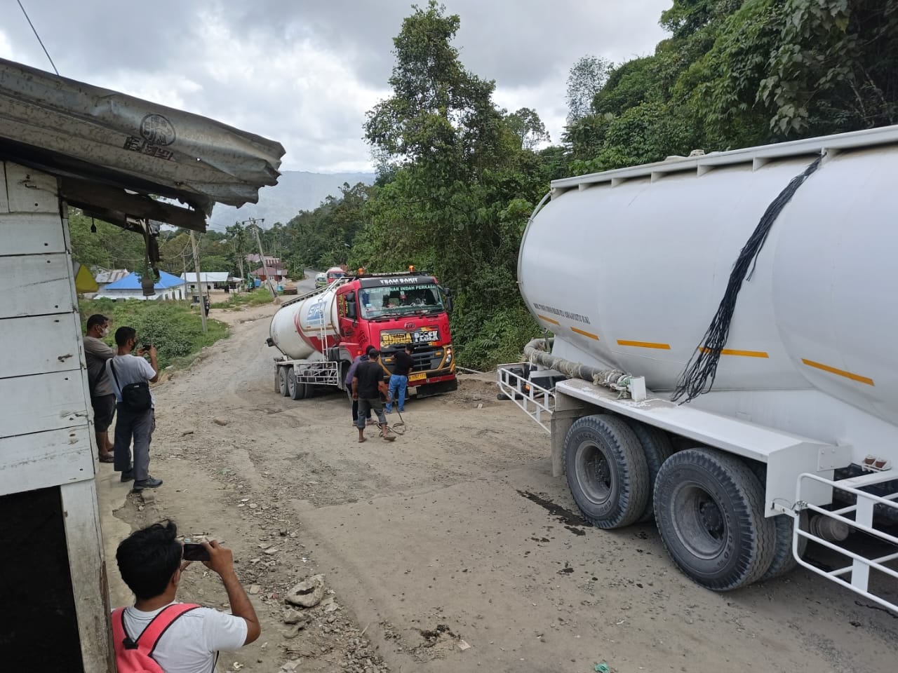 Pemerintah Pusat Diminta Tangani Kerusakan Jalan Nasional Batu Jomba