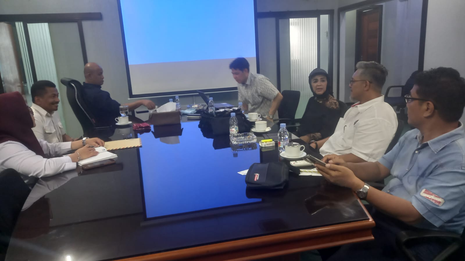 Ketua Dewan UKM, Direktur SDLI Dan Dewas Perumda Tirtanadi Diskusi Pengolahan Limbah