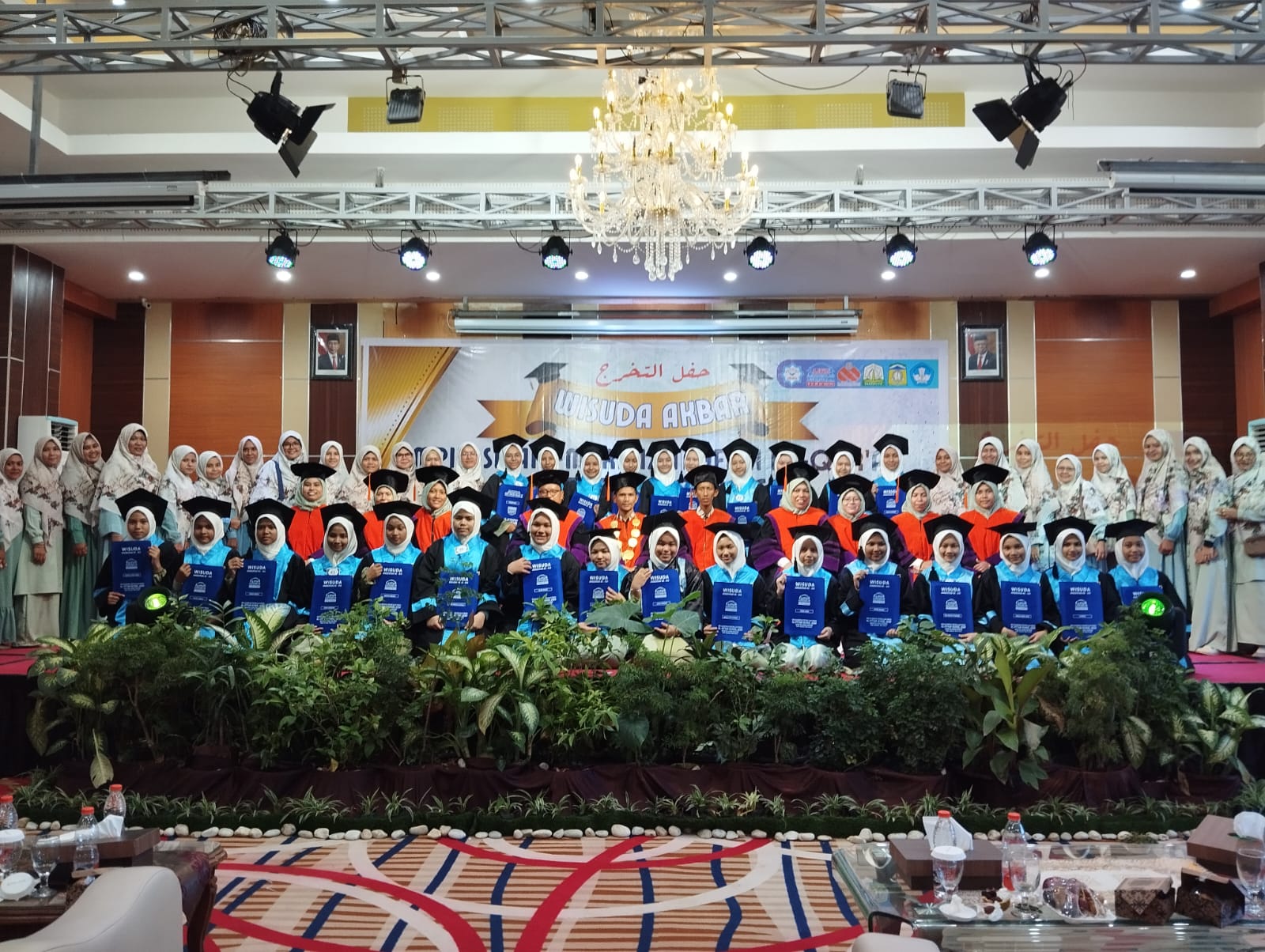 Yayasan Al-Fityan School Wisuda 218 Siswi