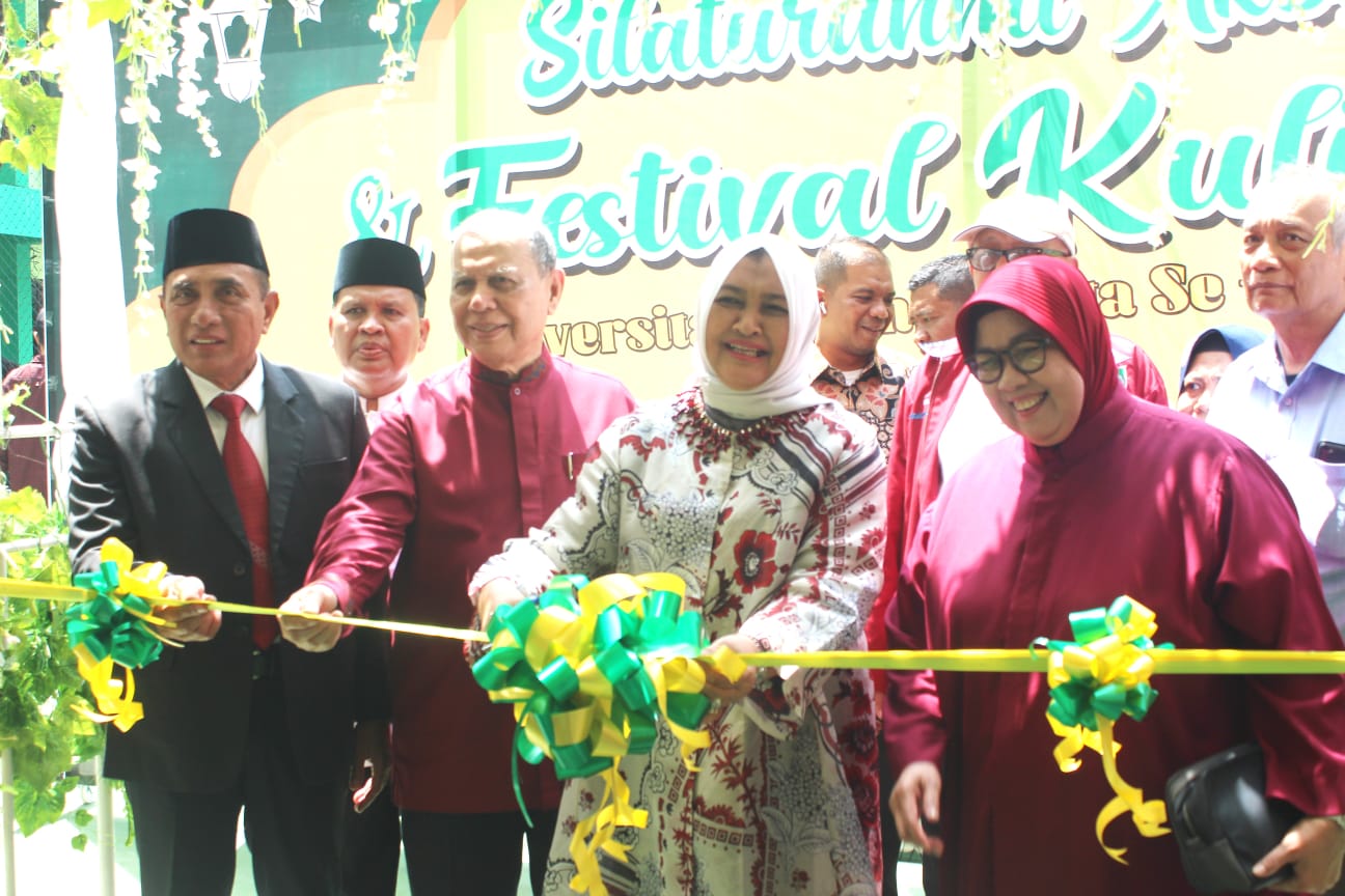 Hj Nawal Lubis Buka Festival Kuliner Universitas Islam Se Kota Medan Di UISU