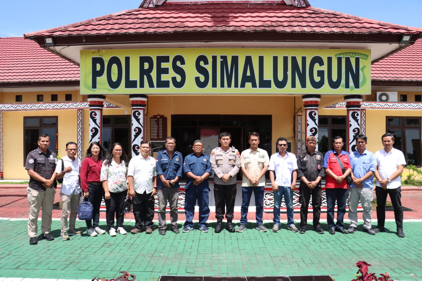 Kapolres Simalungun Bersama Wartawan Ikuti Zoom Meeting